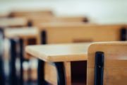 istock_11321_desksschoolempty