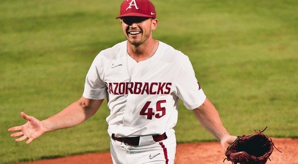 Arkansas OF Andrew Benintendi wins 2015 Golden Spikes Award 