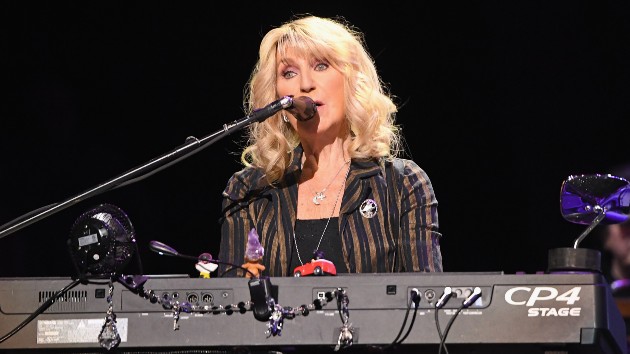 who is the woman keyboard player for fleetwood mac