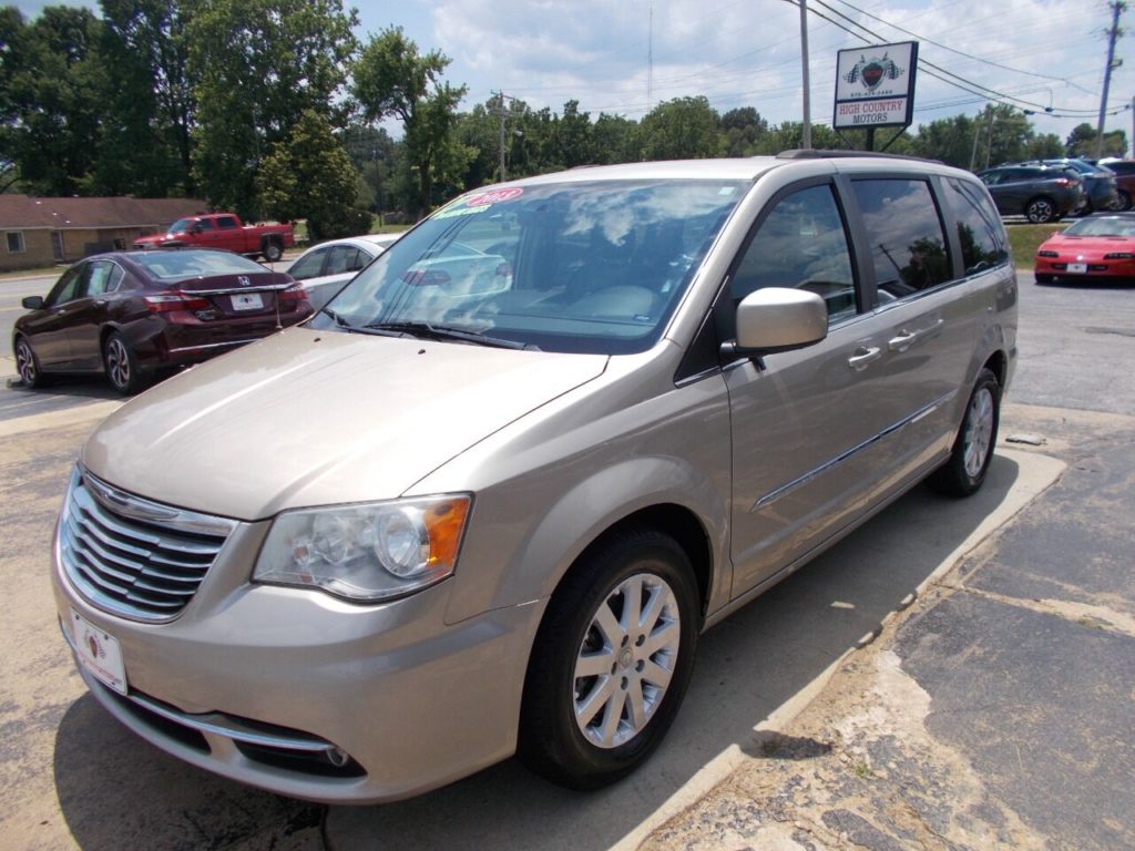 2013 chrysler town 2024 and country van