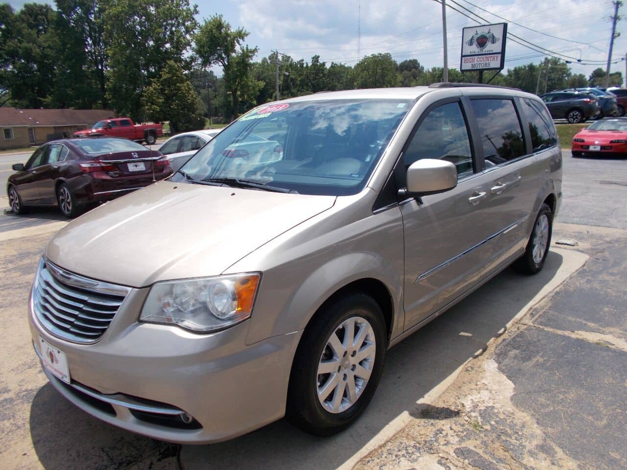 2013-chrysler-town-and-country-touring-4dr-mini-van-2