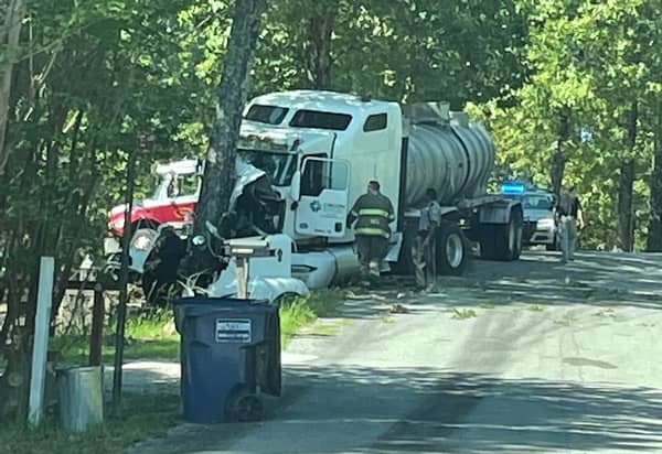 Truck driver killed in crash on Tracy Ferry Road - Vimarsana News