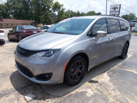2020-chrysler-pacifica-touring-l-35th-anniversary-4dr-mini-van-3