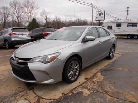 2017-toyota-camry-se-4dr-sedan-1