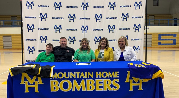 Williams signs to cheer at Arkansas Tech - Vimarsana News