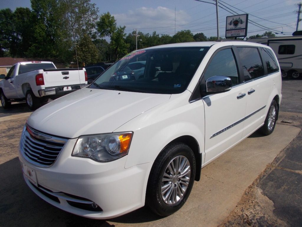 2013 Chrysler Town and Country Touring L | KTLO