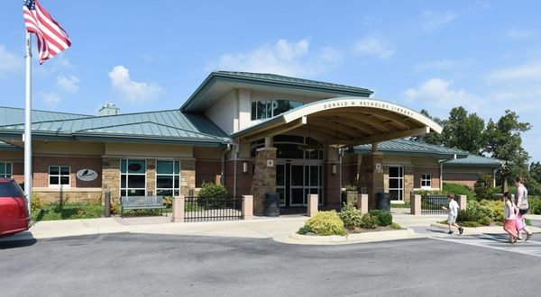 wireready_08-07-2022-11-24-02_00102_baxtercountylibraryoutside