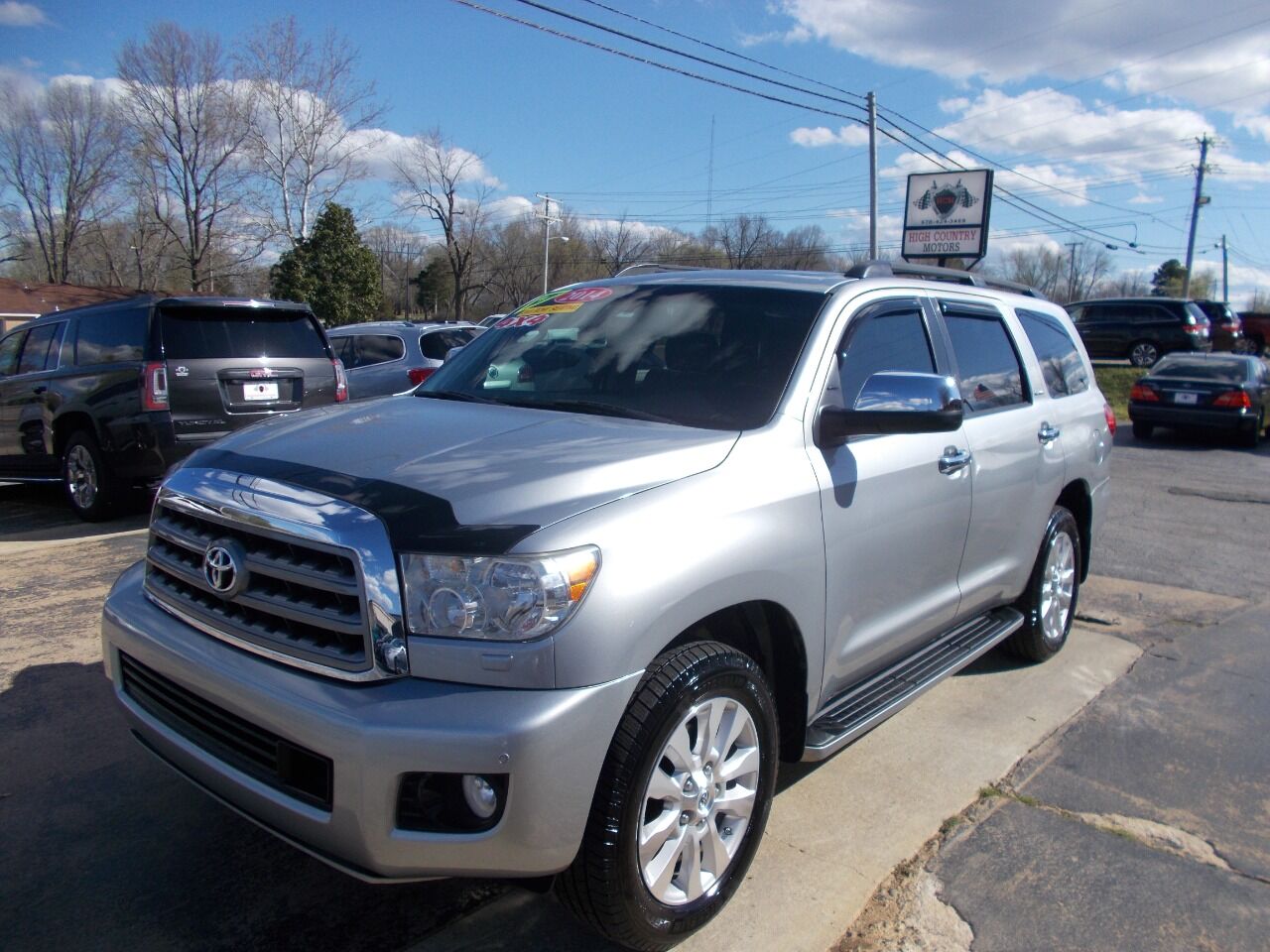 The specifications, price, MPG, and reviews of the 2014 Toyota Sequoia as listed on Cars.com.