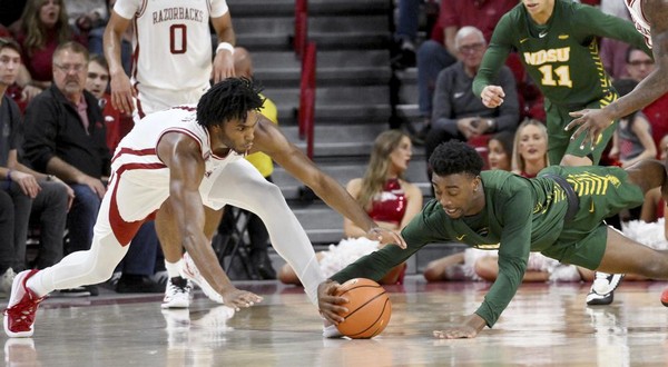 No. 10 Arkansas routs North Dakota State in opener - Vimarsana News