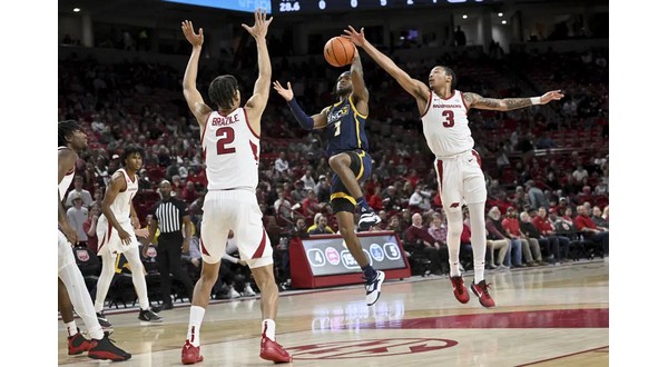 No. 9 Arkansas takes control late, tops UNC Greensboro - Vimarsana News
