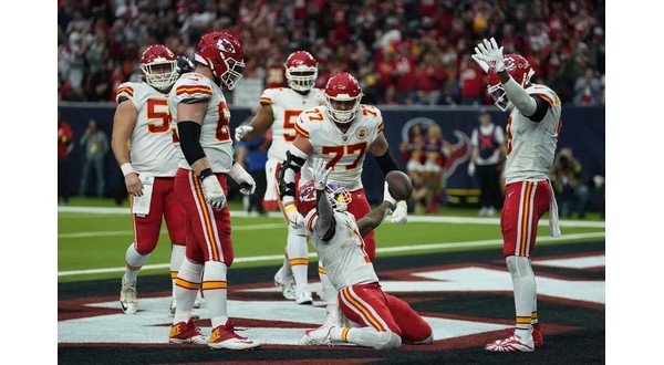 McKinnon's 26-yard run in OT lifts Chiefs over Texans - Vimarsana News