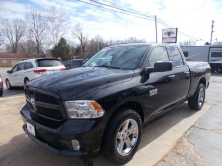 2017-ram-1500-express-4x4-4dr-quad-cab-6-3-ft-sb-pickup