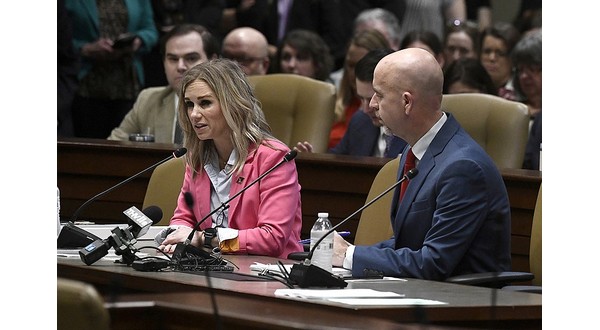 Ark. Senate panel approves education bill - Vimarsana News