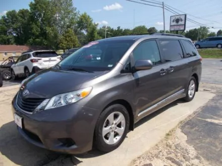2012-toyota-sienna-le-8-passenger-4dr-mini-van-v6