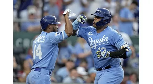 Salvador Perez hits his 200th homer as a catcher as the Royals