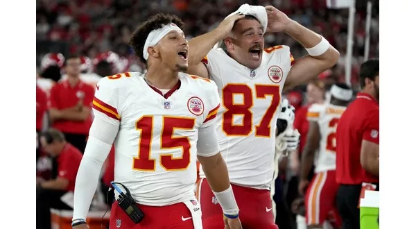 Mahomes throws a touchdown pass as Chiefs roll to preseason win over  Cardinals