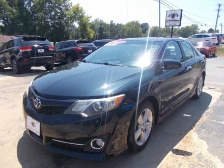 2012-toyota-camry-se-4dr-sedan