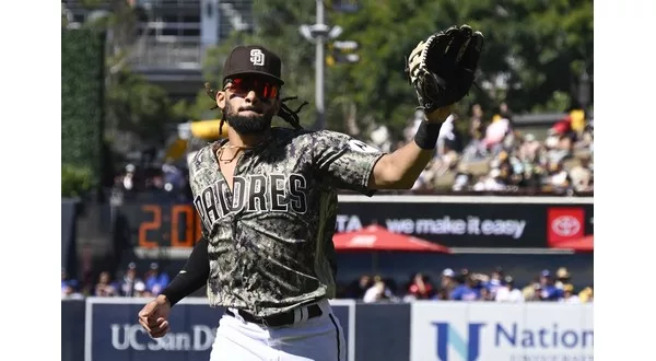 Is anyone else missing the H.S. on their Kim jersey? : r/Padres