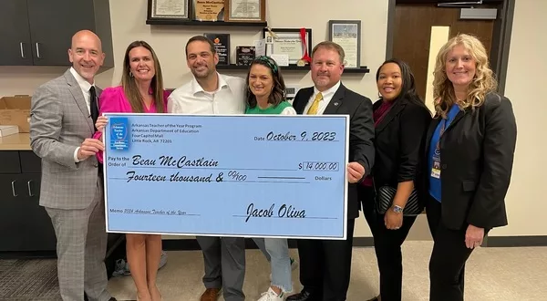 wireready_10-09-2023-19-36-05_00150_dequeenteacheroftheyear