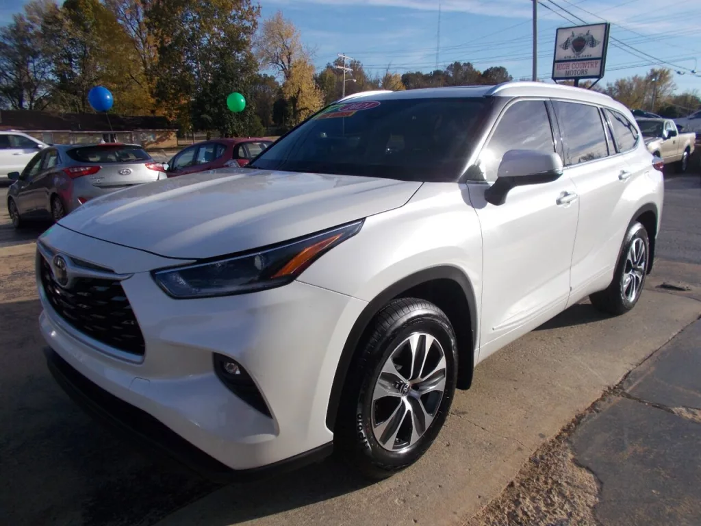 2021 Toyota Highlander XLE AWD | KTLO