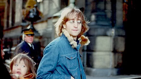 getty_johnlennon_021325273335