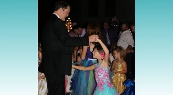 wireready_04-18-2025-10-28-04_00017_fatherdaughterball