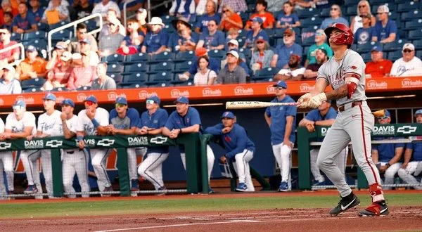 wireready_04-26-2025-03-50-04_00024_arkansasbaseball42525