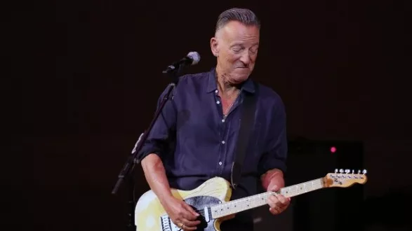 getty_brucespringsteen_042825385967