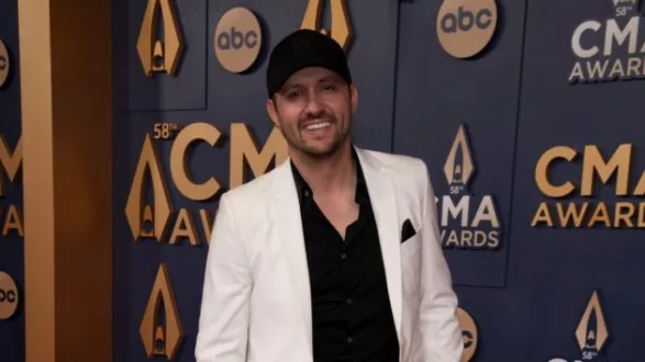 m_drewbaldridge2024cmaawardsdisneyscottkirkland391300