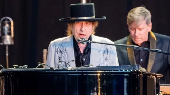 getty_bobdylan_051425888905