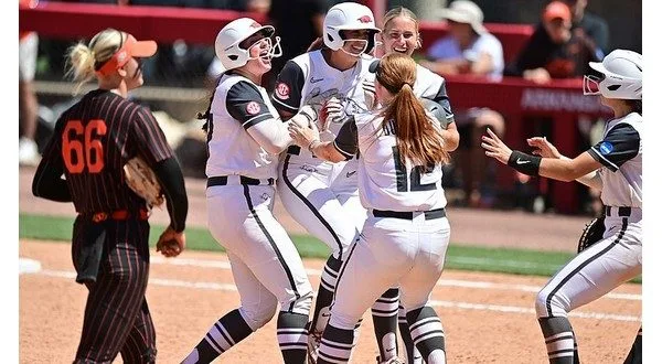 wireready_05-18-2025-10-38-03_00135_razorbackssoftball051825