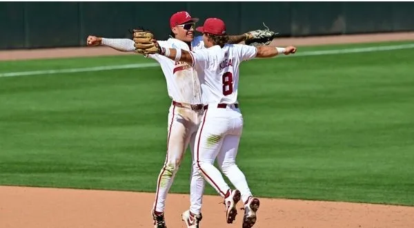 wireready_05-31-2025-10-08-03_00497_razorbackbaseballvictory