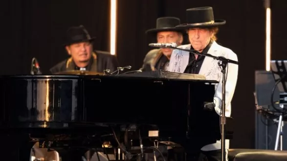 getty_bobdylan_071025223833