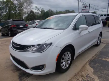 2017-chrysler-pacifica-touring-l-4dr-mini-van