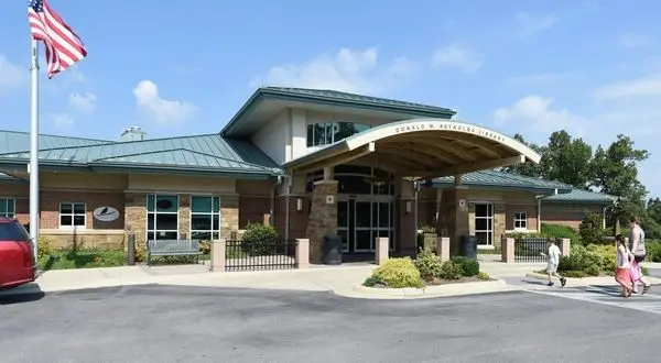 baxtercountylibraryoutside