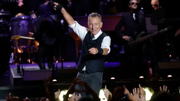 getty_brucespringsteen_100325490564