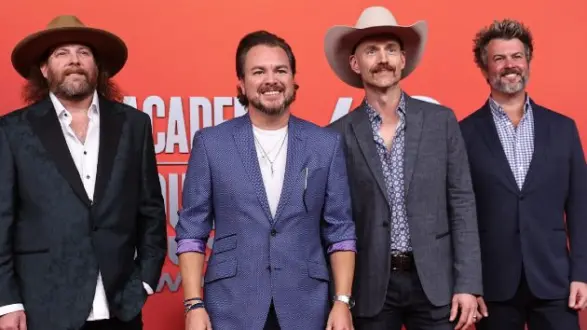 getty_eliyoungband_103025910711