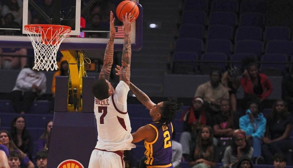 No. 21 Arkansas routs LSU for second straight 20-point SEC road win