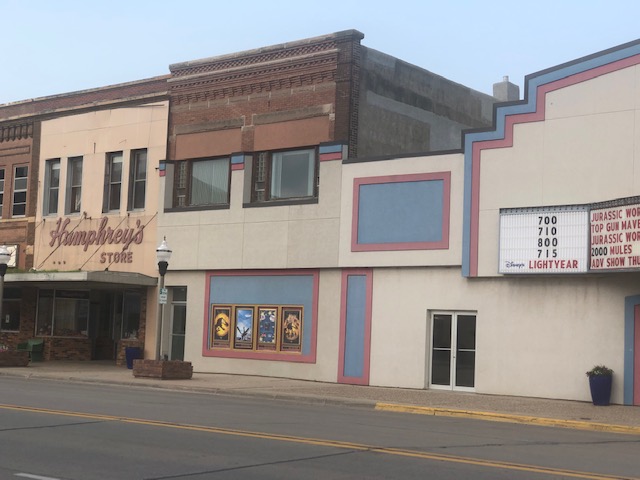 COMMISSION DECIDES ON DISPENSARY NEXT TO MOVIE THEATER - Vimarsana News