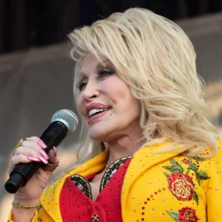 Dolly Parton's 'Rockstar' debuts at No. 1 on Top Album Sales Chart ...