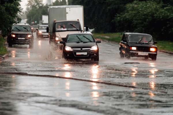car-traffic-on-road-when-heavy-rain-drops-in-concrete
