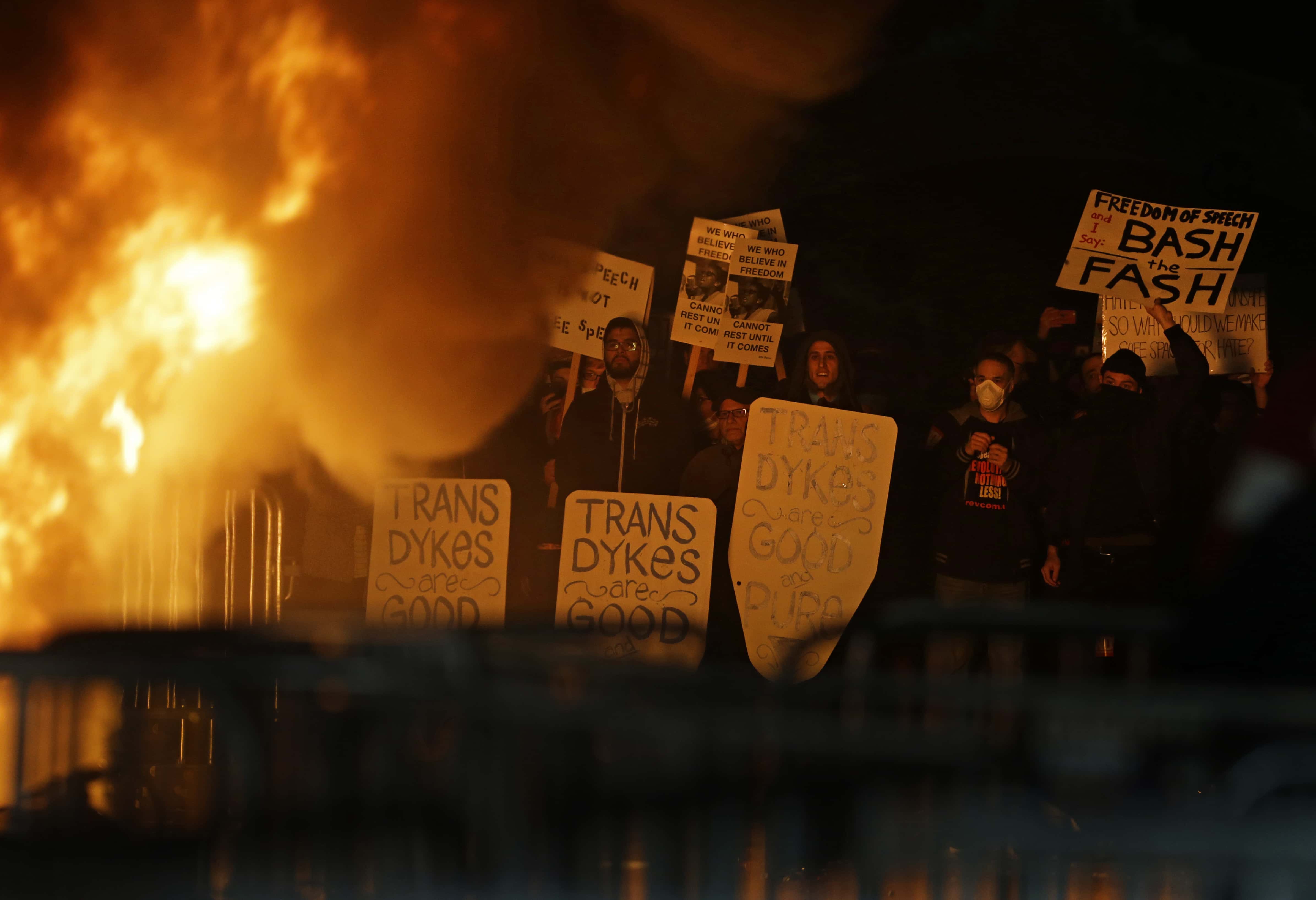 protestors-bonfire