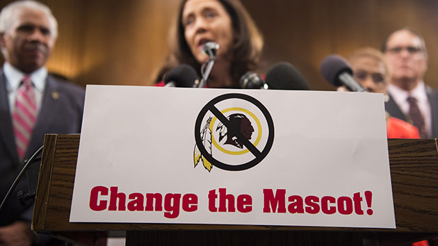 Maryland school prohibits students from wearing 'racially demeaning' Redskins  apparel - ABC News