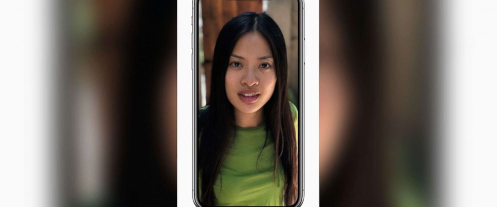 iphone-x-face-recognition-pol-mem-170913_v2x1_12x5_992