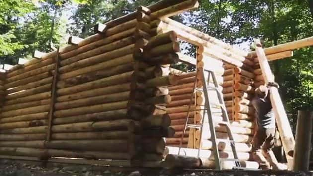 Canadian man builds impressive log cabin by himself in time-lapse video ...