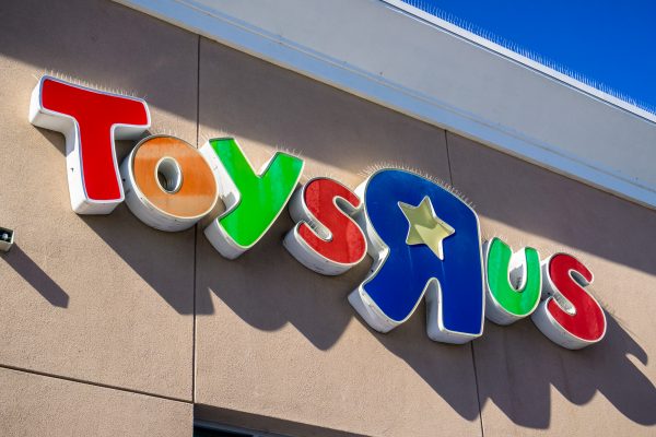 toys-r-us-sign