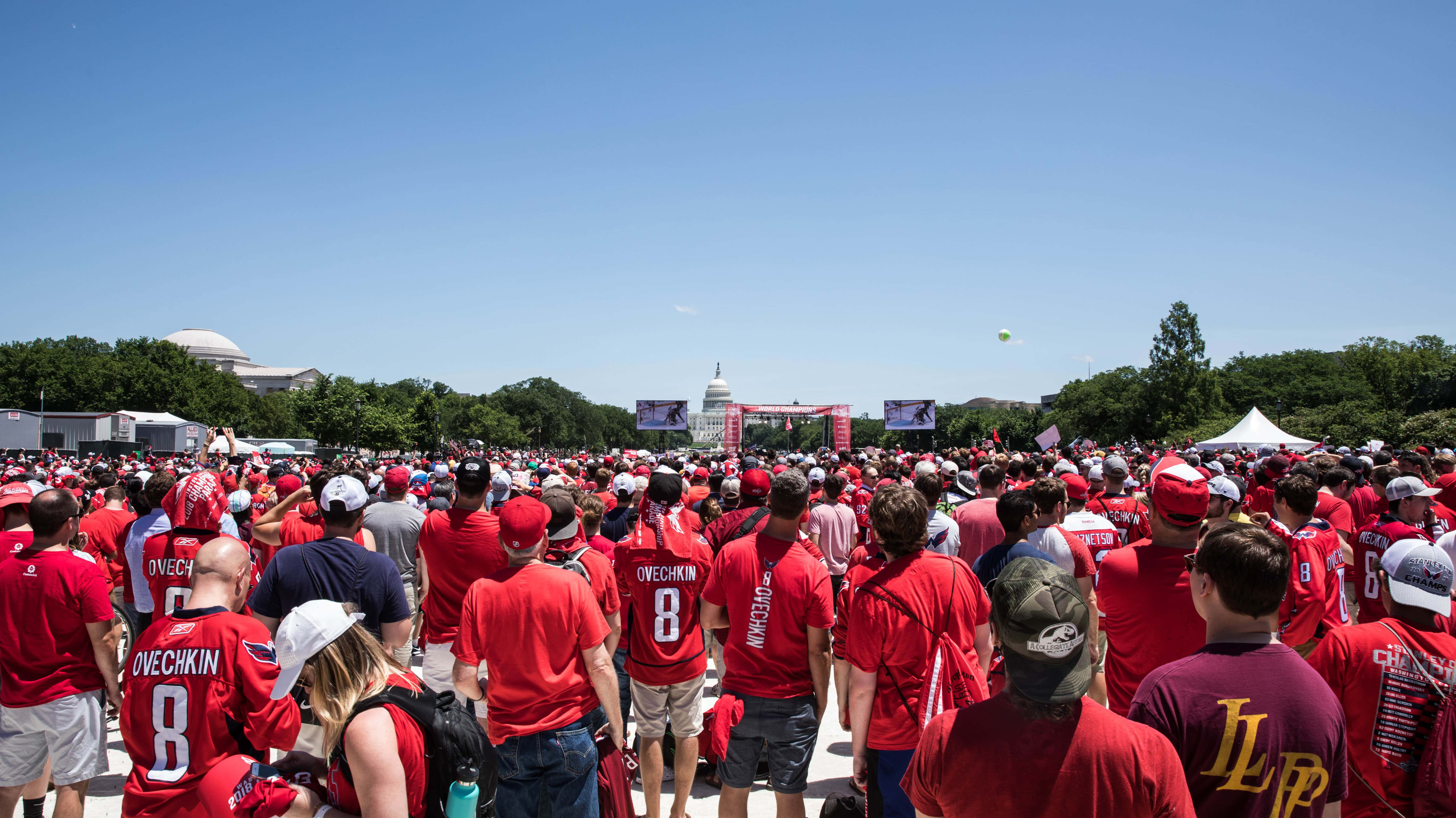 Thousands Of Fans Celebrate The Washington Capitals First Stanley Cup Win Ksro 