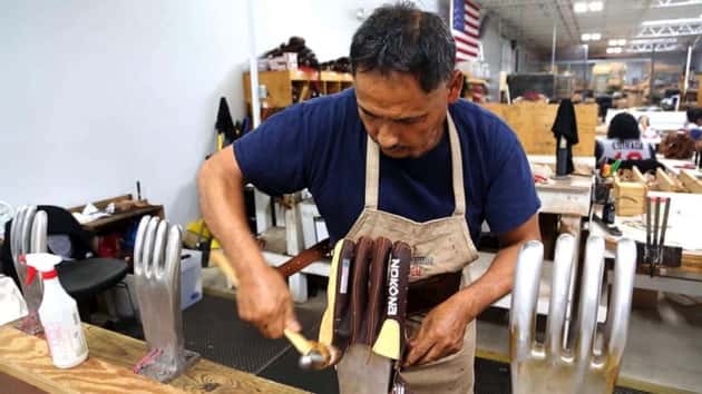 nokona-gloves-01-abc-jef-190404_hpmain_16x9_992