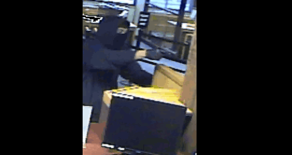 Santa Rosa Police Looking For Two Bank Robbers | KSRO