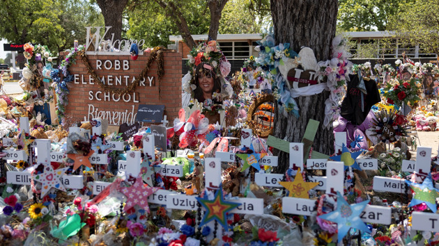 getty_081622_uvaldeschoolmemorial